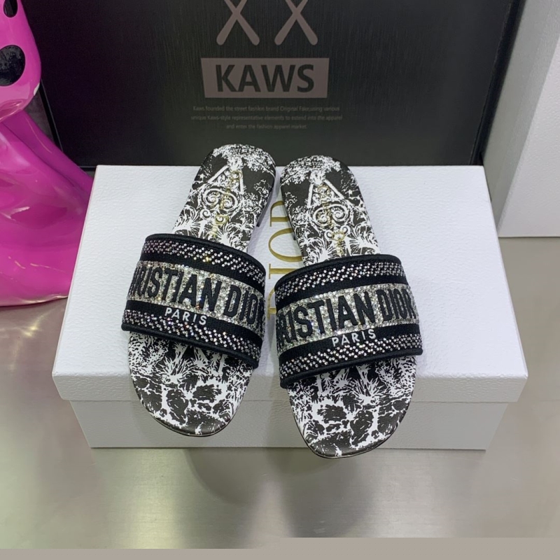 ch**an D*or slippers